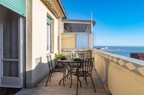 The Sailor's Terrace - Cozy Apt!